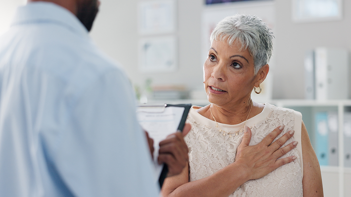 patient and pharmacist having a conversation