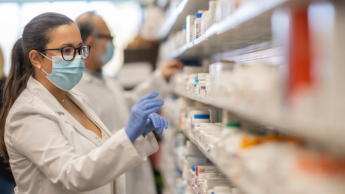 pharmacist with mask