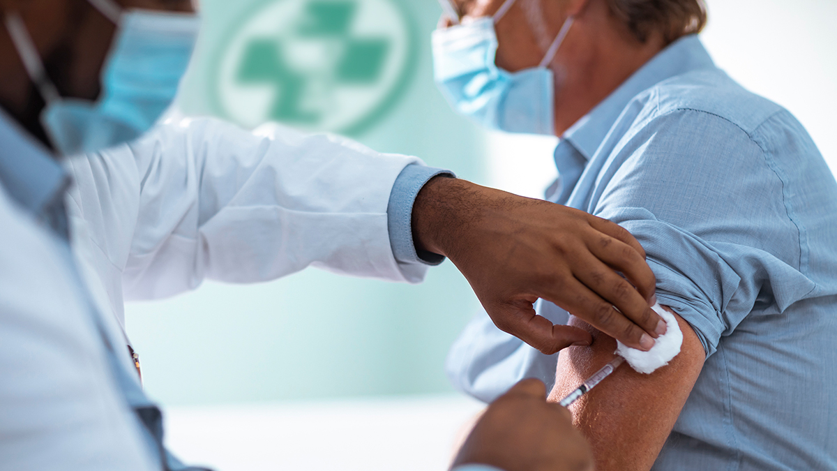pharmacist giving flu shot