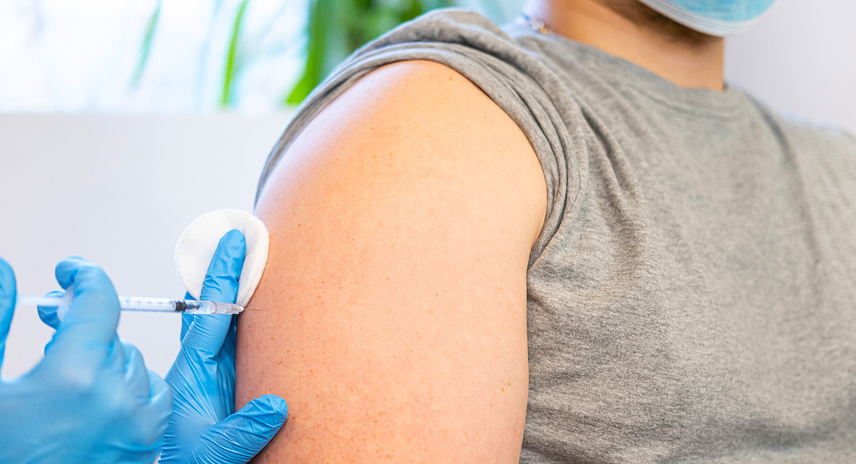 patient getting flu shot